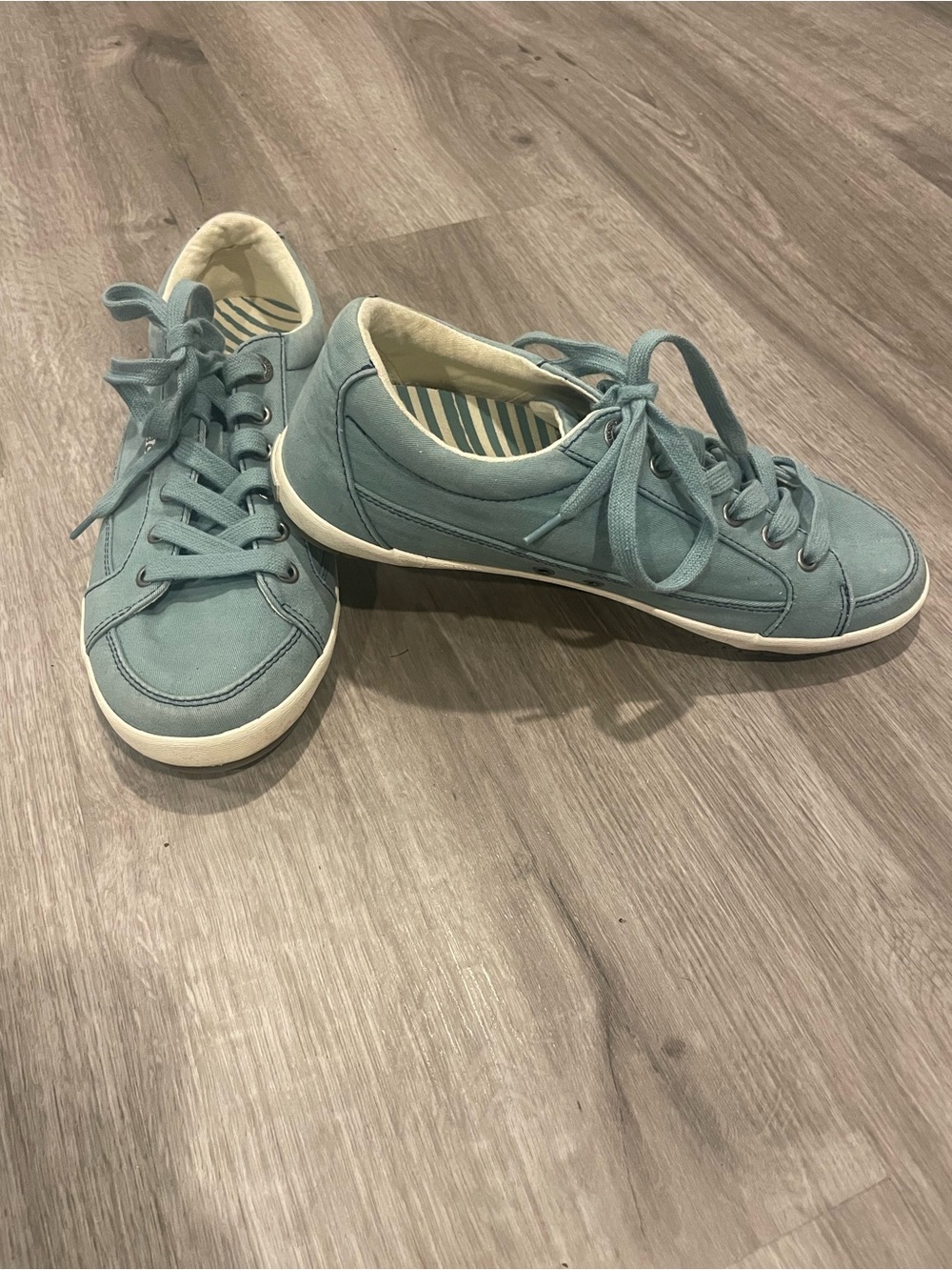 Taos Casual Women's Lace-Up Sneakers in Dusty Blue
